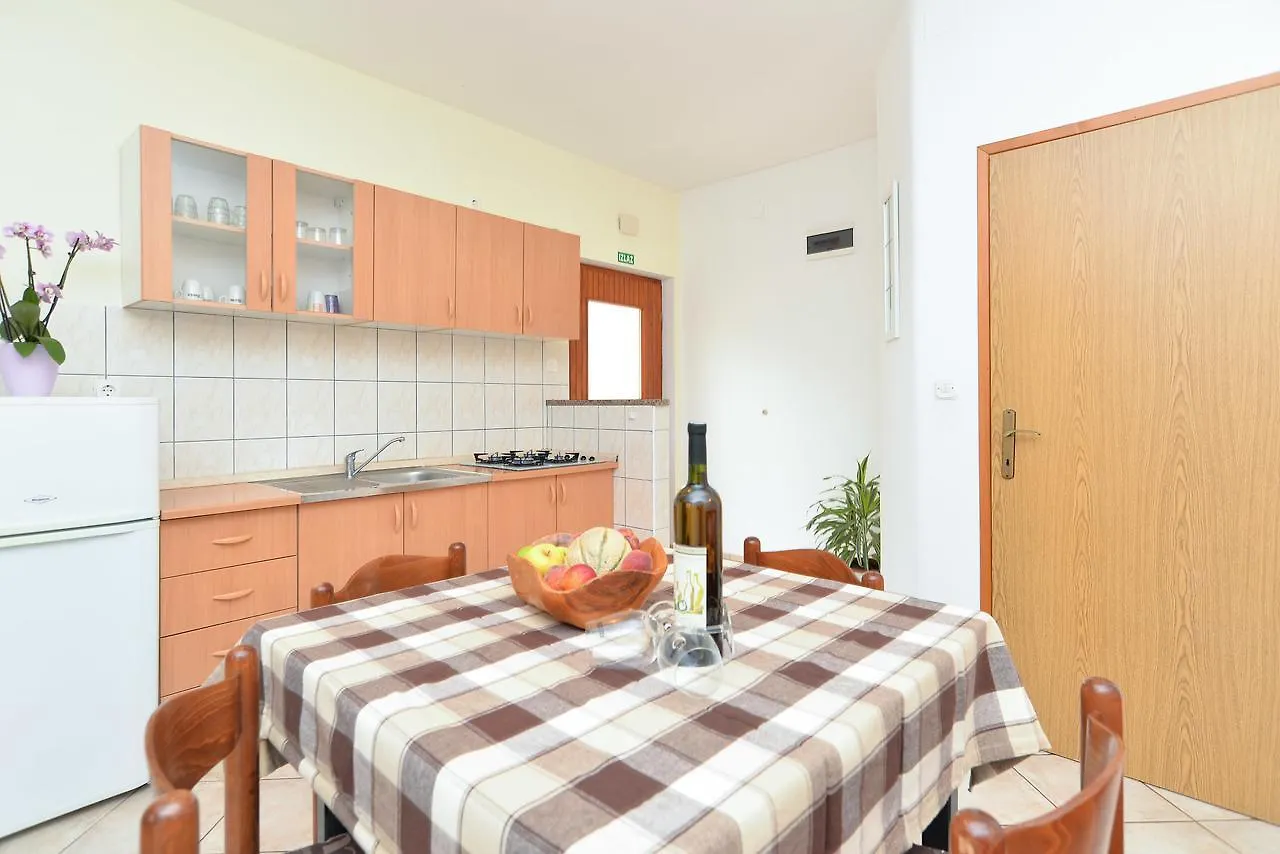 Apartments Denis 344 Fazana